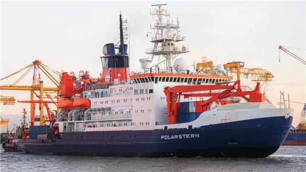 Willkommen, zurück: Das Forschungsschiff „Polarstern“ legt in Bremerhaven an.