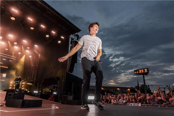 Wincent Weiss rockt die Bühne beim Bremerhavener Open Air Konzert an der Stadtha...