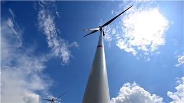 Windräder dürfen in NRW unter strengen Voraussetzungen näher an Wohnhäuser heranrücken.