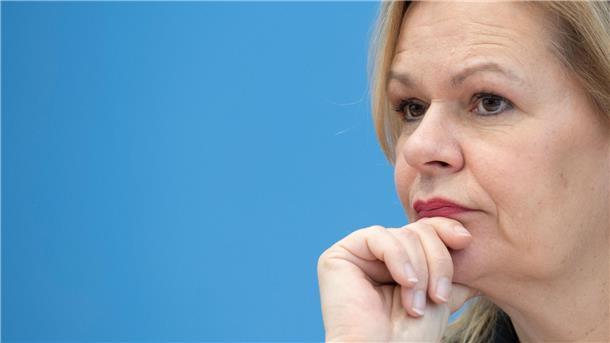 „Wir erleben einen furchtbaren Krieg mitten in Europa (...) Da kann es keine Höchstgrenzen für Menschlichkeit geben“: Bundesinnenministerin Nancy Faeser.