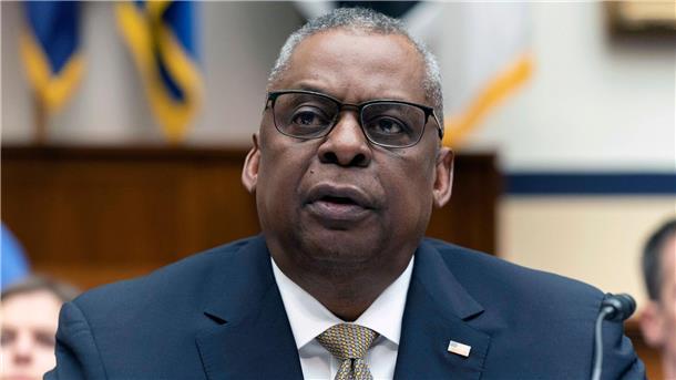 „Wir nehmen die Sache sehr, sehr ernst“, sagt US-Verteidigungsminister Lloyd Austin über die Veröffentlichung brisanter US-Informationen zum Krieg in der Ukraine.