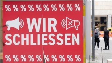 „Wir schließen“: Auch Deutschland nahm die Zahl der Unternehmensinsolvenzen zu.