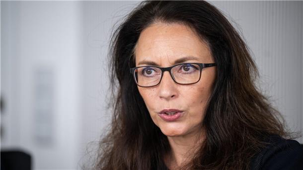 „Wir sind im Pflegenotstand, wir laufen auf eine Bildungskatastrophe zu, wenn nicht endlich mehr investiert wird“, warnt Yasmin Fahimi, Vorsitzende des Deutscher Gewerkschaftsbund.