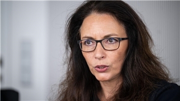 „Wir sind im Pflegenotstand, wir laufen auf eine Bildungskatastrophe zu, wenn nicht endlich mehr investiert wird“, warnt Yasmin Fahimi, Vorsitzende des Deutscher Gewerkschaftsbund.