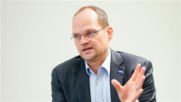 BASF hofft nach möglichem Trump-Sieg auf offene Weltmärkte „Wir werden das US-Geschäft weiter absichern, fortführen und ausbauen“, sagt BASF-Finanzchef Dirk Elvermann.