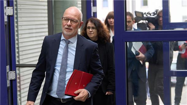 Ermittlungen zur Ahr-Flut eingestellt „Wir wissen, wie viel Trauer und Erschütterung die Katastrophe ausgelöst hat und wie viele traumatisiert zurückgeblieben sind“: der leitende Oberstaatsanwalt Mario Mannweiler.