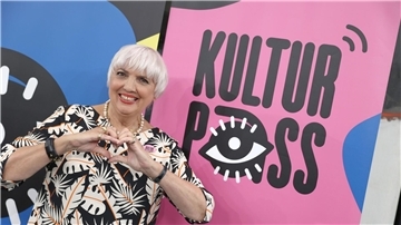 Roth will bei Kulturpass mit Frankreich kooperieren  „Wir wollen den Kulturpass jetzt deutsch-französisch aufstellen“, sagt Kulturstaatsministerin Claudia Roth.