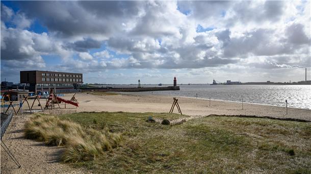 Wird das Weserstrandbad zum Schwimmbad oder wird eine vom Wasser abgetrennte Lagune wie in Butjadingen eingerichtet?