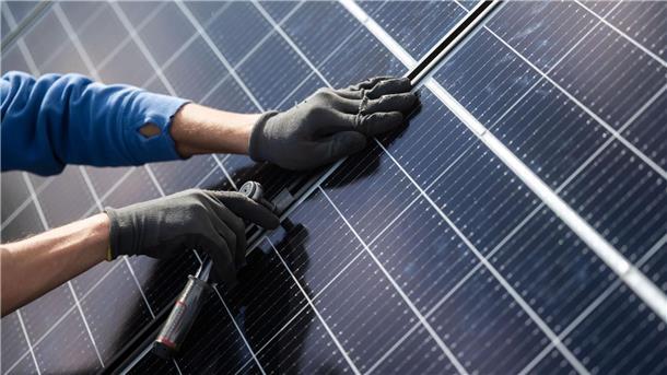 Reiche will Energiewende besser steuern und bezahlbar halten Wird für neue Solaranlagen die Förderung abgeschafft?