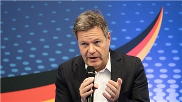 Wirtschaftsminister Habeck hat der Ukraine Hilfe für den Winter zugesagt.
