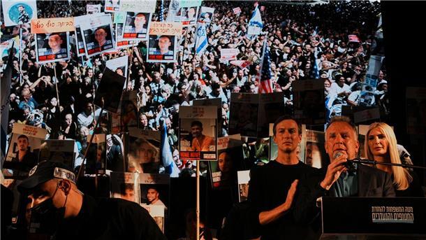 Jubel für Trump, Pfiffe für Netanjahu in Tel Aviv Witkoff wurde von Trumps Tochter Ivanka und deren Mann Jared Kushner begleitet.