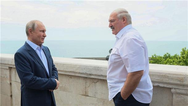 Wladimir Putin (l) und Alexander Lukaschenko bei einem Treffen im vergangenen Juni.