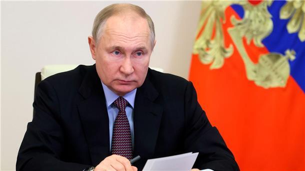 London: Putin will Verantwortung für Krieg abwälzen Wladimir Putin versucht die wachsende Unzufriedenheit mit dem Krieg von sich weisen.
