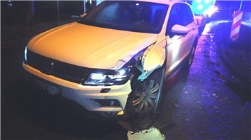 Wo und wobei kam es zu diesen Unfallspuren am Auto? Polizei sucht nach Unfall in Visselhövede Zeugen, die Hinweise zu einem bislang unbekannten Unfallort machen können.
