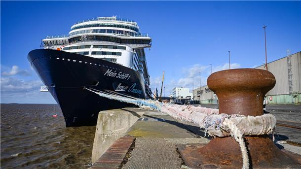 Schiff an der Kaje festgemacht