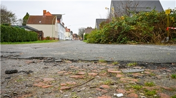 Blick auf marode Straße.