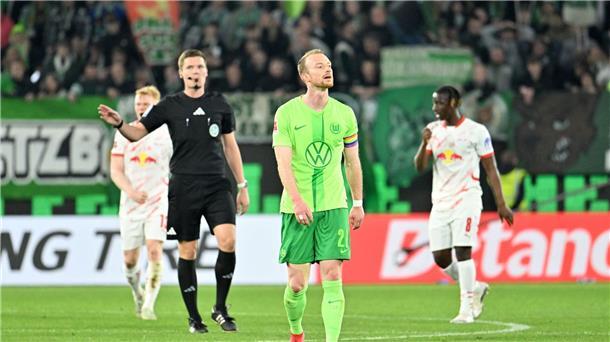 Wolfsburgs Arnold blafft nach Niederlage Reporter an Wolfsburgs Maximilian Arnold war nach dem 2:3 gegen RB Leipzig genervt.