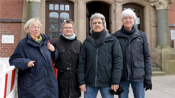 Wollen im Schulausschuss kritisch nachfragen: (von links) die pensionierten Lehrkräfte Ingrid Müller, Barbara Metzner, Bernd Winkelmann und Werner Begoihn. 