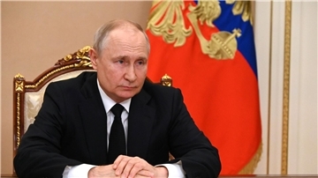 „Wollen wir wirklich, dass den Kindern in unseren Schulen von den ersten Klassen an Perversionen auferlegt werden, die zu Verfall und Aussterben führen?“: Russlands Präsident Wladimir Putin.