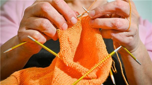 Wolloholiker hat schon immer gerne gestrickt – „zum Runterkommen“.