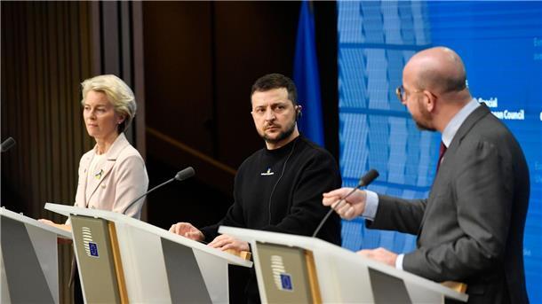 Selenskyj beschwört in Brüssel Gemeinschaft mit der EU Wolodymyr Selenskyj, Präsident der Ukraine, bei einer Pressekonferenz im Rahmen eines EU-Gipfels im Gebäude des Europäischen Rates.