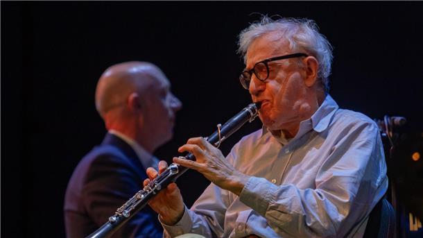Woody Allen würde das Filmemachen nicht vermissen Woody Allen an der Klarinette 2023 beim Barcelona Jazz Festival.