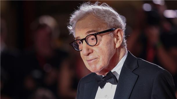 Protest und Applaus: Woody Allens neuer Film Woody Allen bei der zur Premiere seines Films „Coup de Chance“ in Venedig.