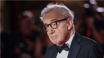 Woody Allen, jüdischer Regisseur aus den USA, spricht in einem Interview über Antisemitismus.