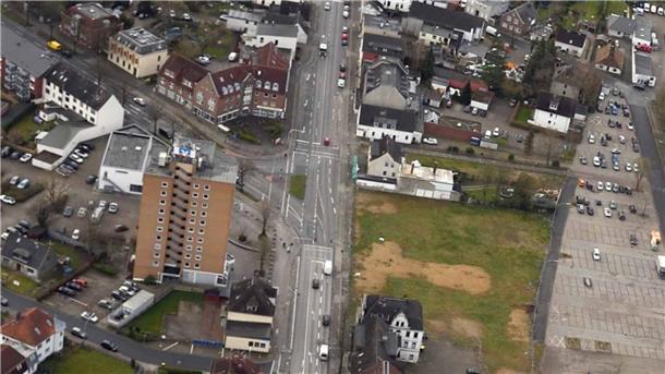 Wulsdorf Ortsmitte aus der Vogelperspektive: Der Kreuzungsbereich von Weserstraße und Lindenallee soll neu gestaltet werden. 
