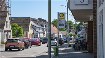 Wulsdorf: Südlich der Lindenallee-Einmündung sieht es nicht immer schön aus. Bürger beklagen unter anderem viel Leerstand und den Zustand von Straßen und Wegen.