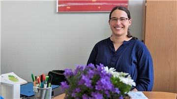 Wulsdorfs Stadtteilmanagerin Barbara Kella freut sich über ihr neues Büro in der Wespa-Filiale an der Weserstraße.