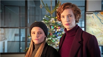 Wurde auch in Bremerhaven gedreht: Die Bremer Ermittlerinnen Liv Moormann (Jasna Fritzi Bauer) und Linda Selb (Luise Wolfram) haben Feiertagsdienst – und eine neue Kollegin.
