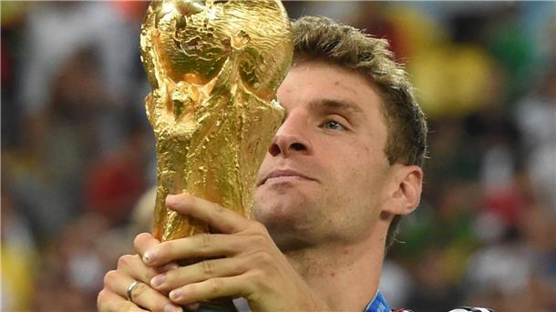 Podolski: Müller hätte eigene Entscheidung verdient Wurde mit Podolski zusammen Weltmeister: Thomas Müller
