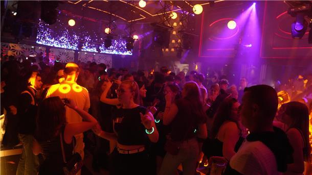 XXL-Flirtparty in Janssens Tanzpalast in Lüdingwort: Da ist gute Laune und viel ...