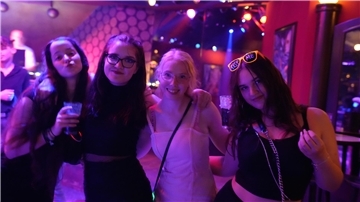 XXL-Flirtparty in Janssens Tanzpalast in Lüdingwort: Da ist gute Laune und viel ...
