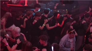 XXL-Flirtparty in Janssens Tanzpalast in Lüdingwort: Da ist gute Laune und viel ...