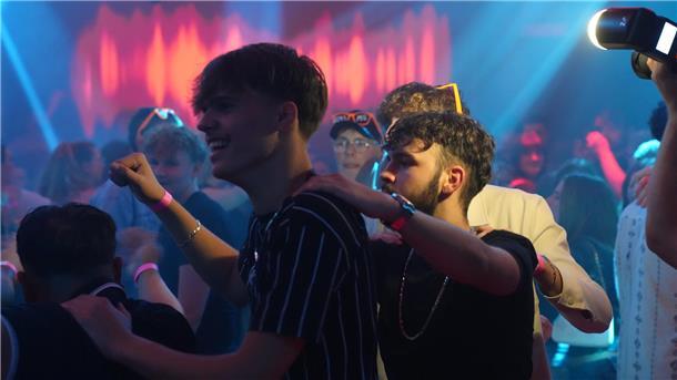 XXL-Flirtparty in Janssens Tanzpalast in Lüdingwort: Da ist gute Laune und viel ...
