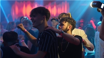 XXL-Flirtparty in Janssens Tanzpalast in Lüdingwort: Da ist gute Laune und viel ...
