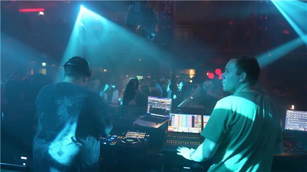 XXL-Flirtparty in Janssens Tanzpalast in Lüdingwort: Da ist gute Laune und viel ...