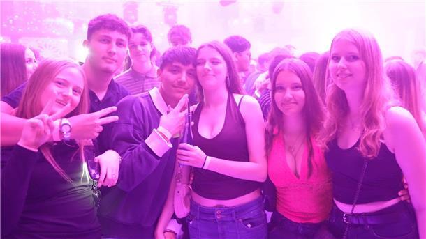 XXL-Flirtparty in Janssens Tanzpalast in Lüdingwort: Da ist gute Laune und viel ...