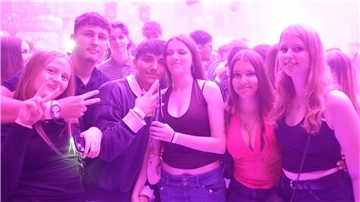XXL-Flirtparty in Janssens Tanzpalast in Lüdingwort: Da ist gute Laune und viel ...