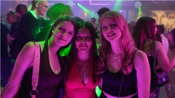 XXL-Flirtparty in Janssens Tanzpalast in Lüdingwort: Da ist gute Laune und viel ...