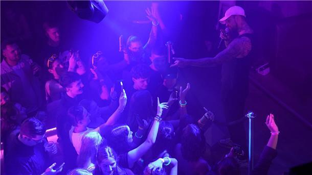 XXL-Flirtparty in Janssens Tanzpalast in Lüdingwort: Da ist gute Laune und viel ...