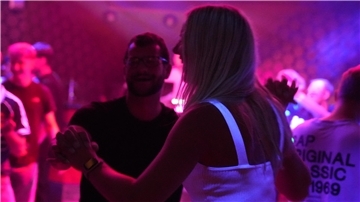 XXL-Flirtparty in Janssens Tanzpalast in Lüdingwort: Da ist gute Laune und viel ...