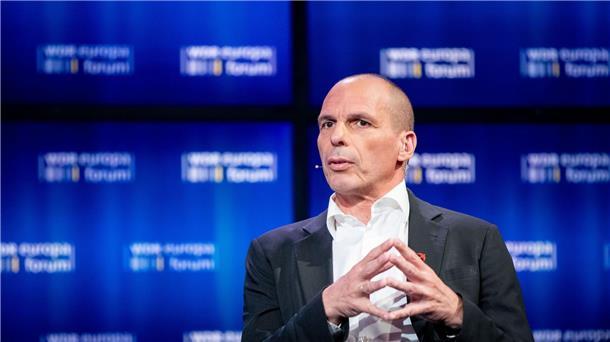 Ex-Finanzminister Varoufakis von Vermummten verprügelt Yanis Varoufakis bei einem Auftritt im Jahr 2019.