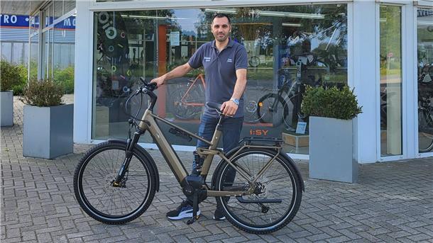 Yasin Kapakli, Mitinhaber des Nordenhamer E-Bike-Centers, freut sich auf die große Fahrrad-Sammelaktion.