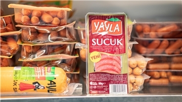 Yayla ist ein Hersteller von Fleischprodukten, die gemäß islamischen Vorgaben hergestellt wurden, also „halal“ sind.