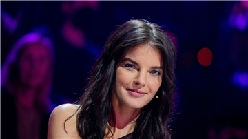 Yvonne Catterfeld, Sängerin und Schauspielerin, hat eine ukrainische Familie aufgenommen.