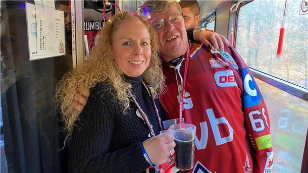 Liveticker: Pinguins-Sonderzüge erreichen Köln Yvonne und ihr Onkel Michael.