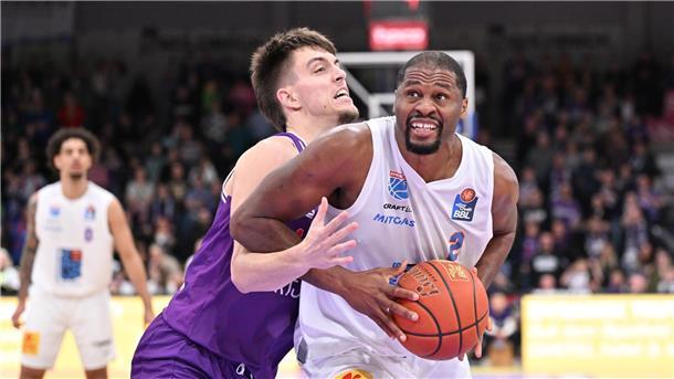 Göttinger Basketballer lassen Zach Ensminger ziehen Zach Ensminger verlässt die BG Göttingen und geht nach Finnland.